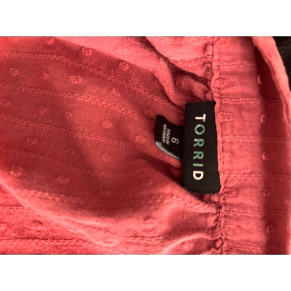 ***** 5 for $25 Torrid Mauve Dotted Swiss Top Size 6 - Picture 4 of 4